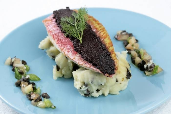 Rouget à la tapenade noire