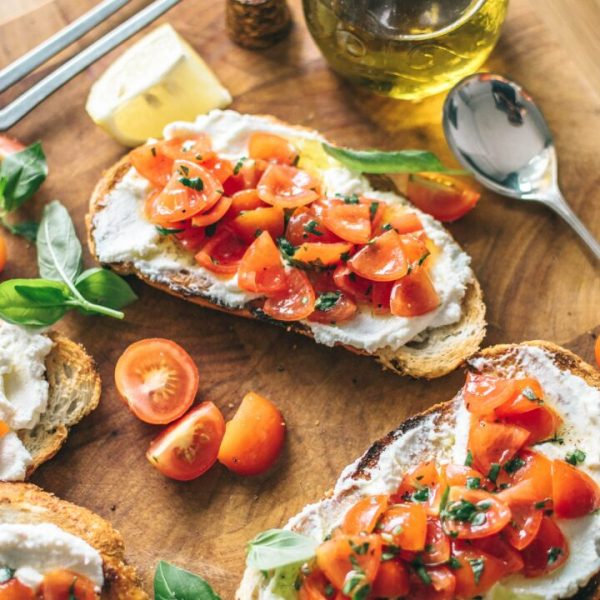 Toasts grillés tomate et huile d’olive
