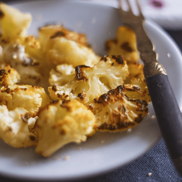 Chou-fleur rôti à l'huile d'olive et curry jaune