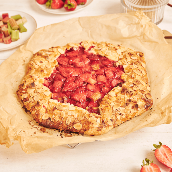 galette-fraises-rhubarbe-à-l'huile-de-noisette