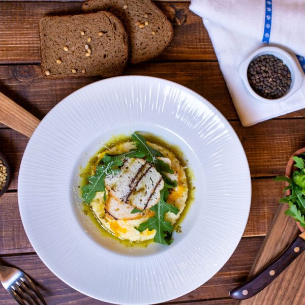 oeuf-poché-à-la-crème-de-parmesan-et-huile-d'olive-à-la-truffe