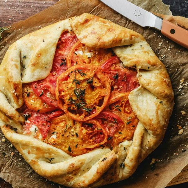 web-tarte-rustique-coeur-de-boeuf-tomate-à-l'huile-d'olive-de-Nimes-AOP